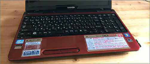 SSD換装するノートパソコン画像